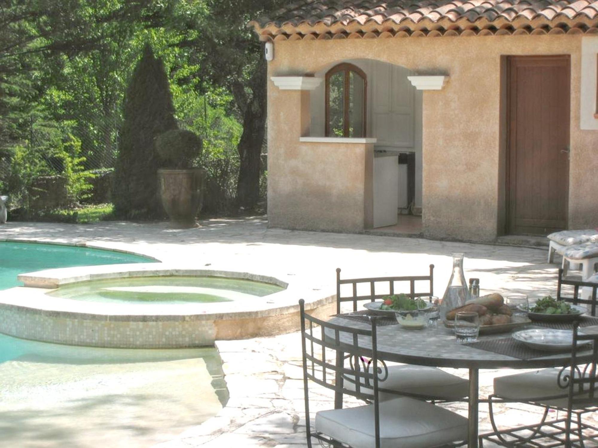 Villa Spacieuse Avec Piscine A Saint Maximin Экстерьер фото