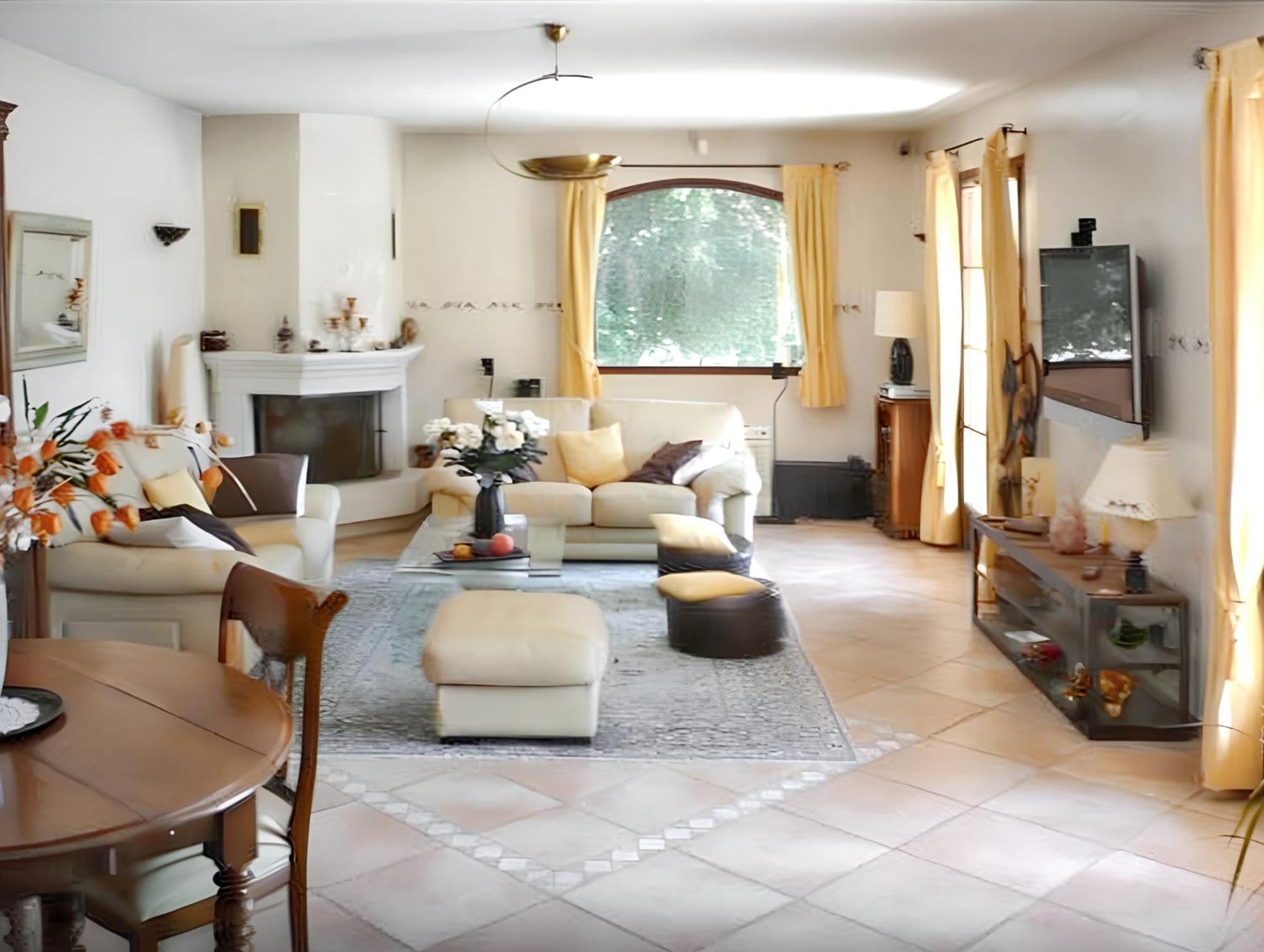 Villa Spacieuse Avec Piscine A Saint Maximin Экстерьер фото