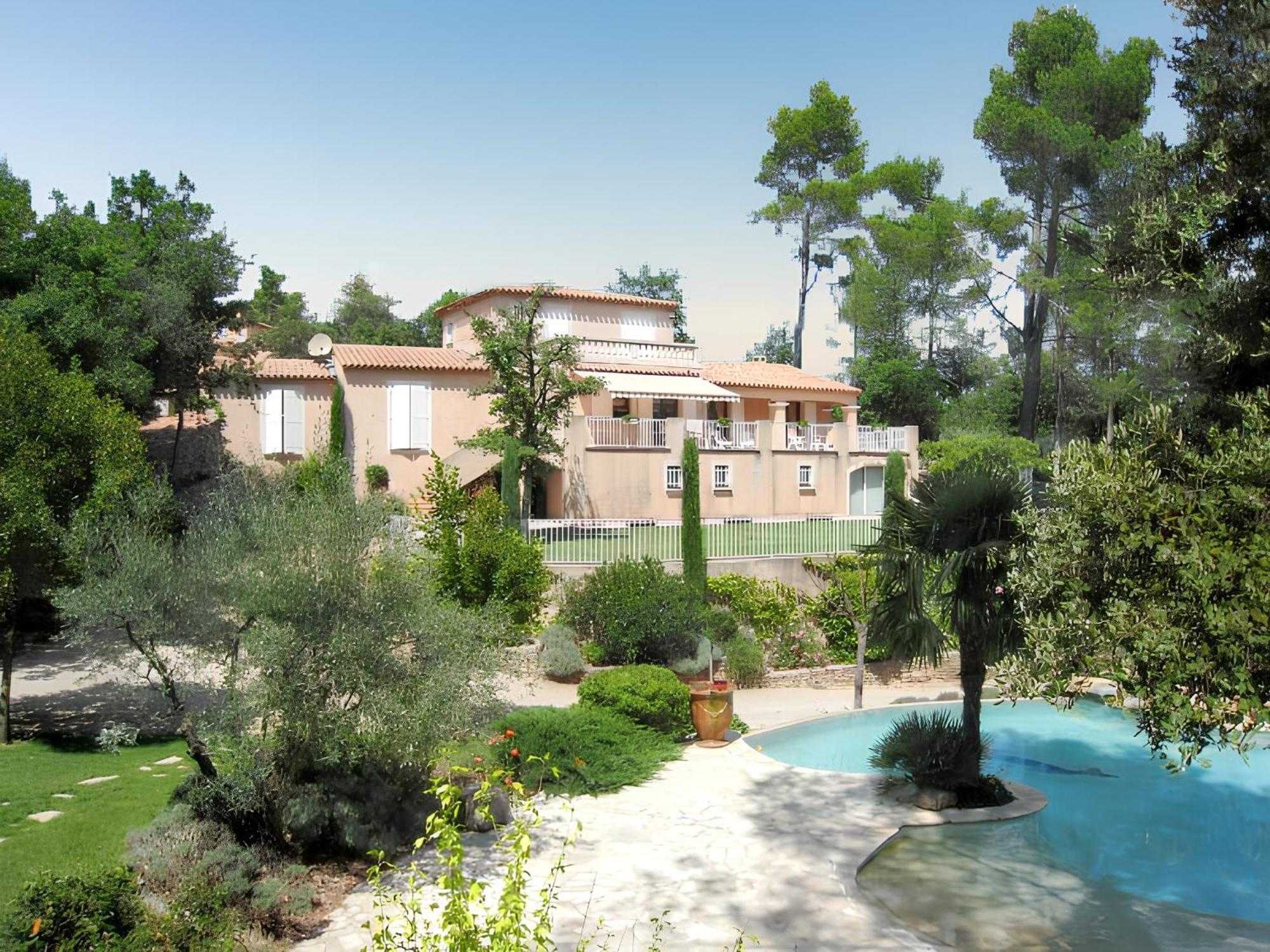 Villa Spacieuse Avec Piscine A Saint Maximin Экстерьер фото