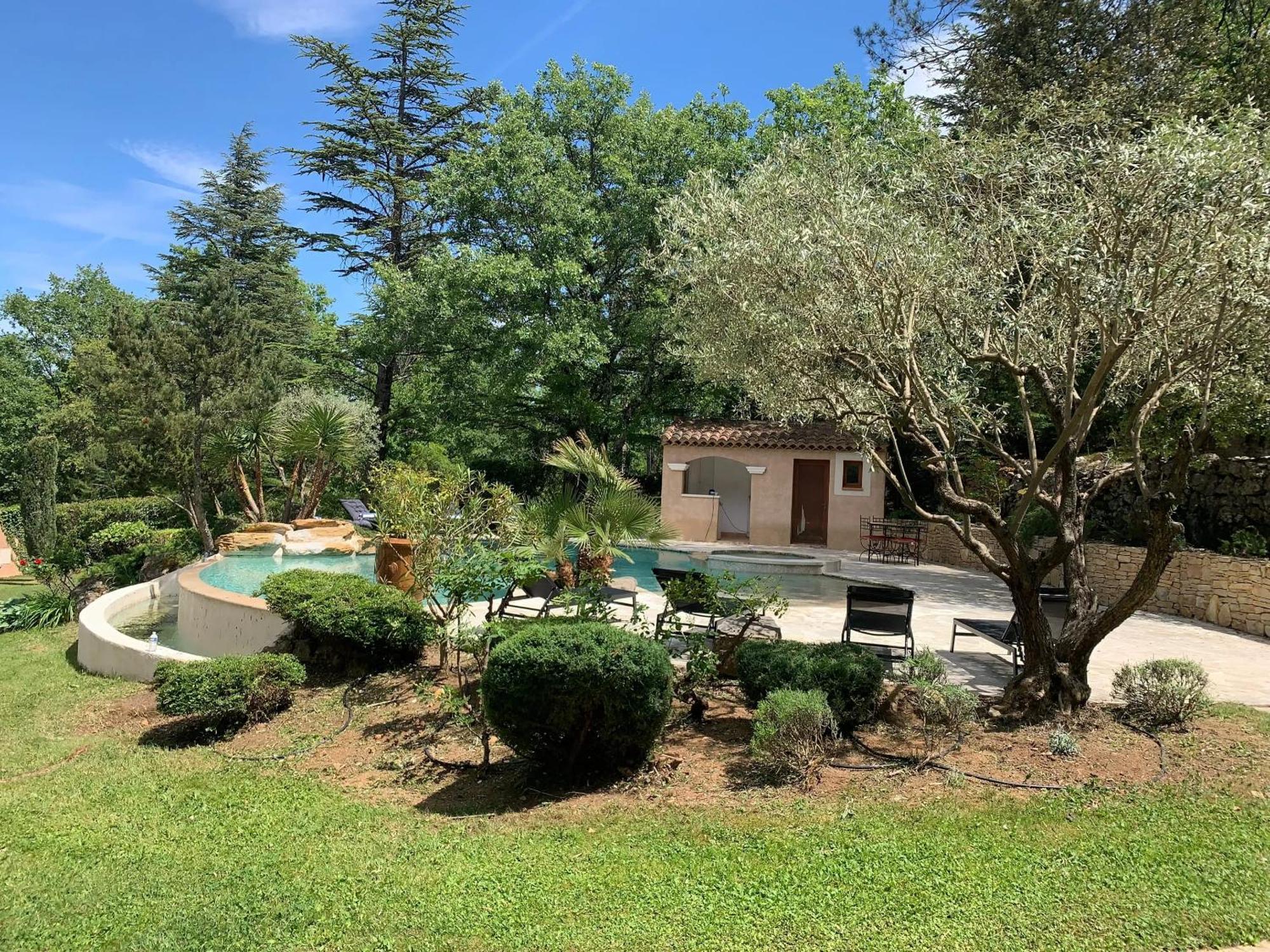 Villa Spacieuse Avec Piscine A Saint Maximin Экстерьер фото